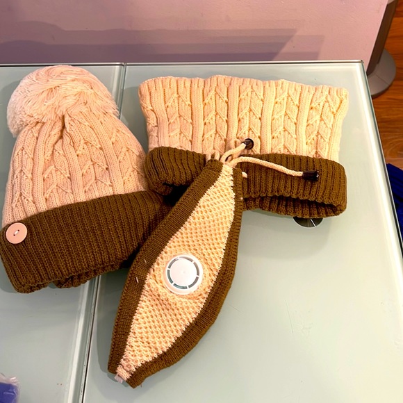 NWT- 3-1 Set of Winter Snow Riding Bonnet Caps for Ladies - Picture 1 of 5